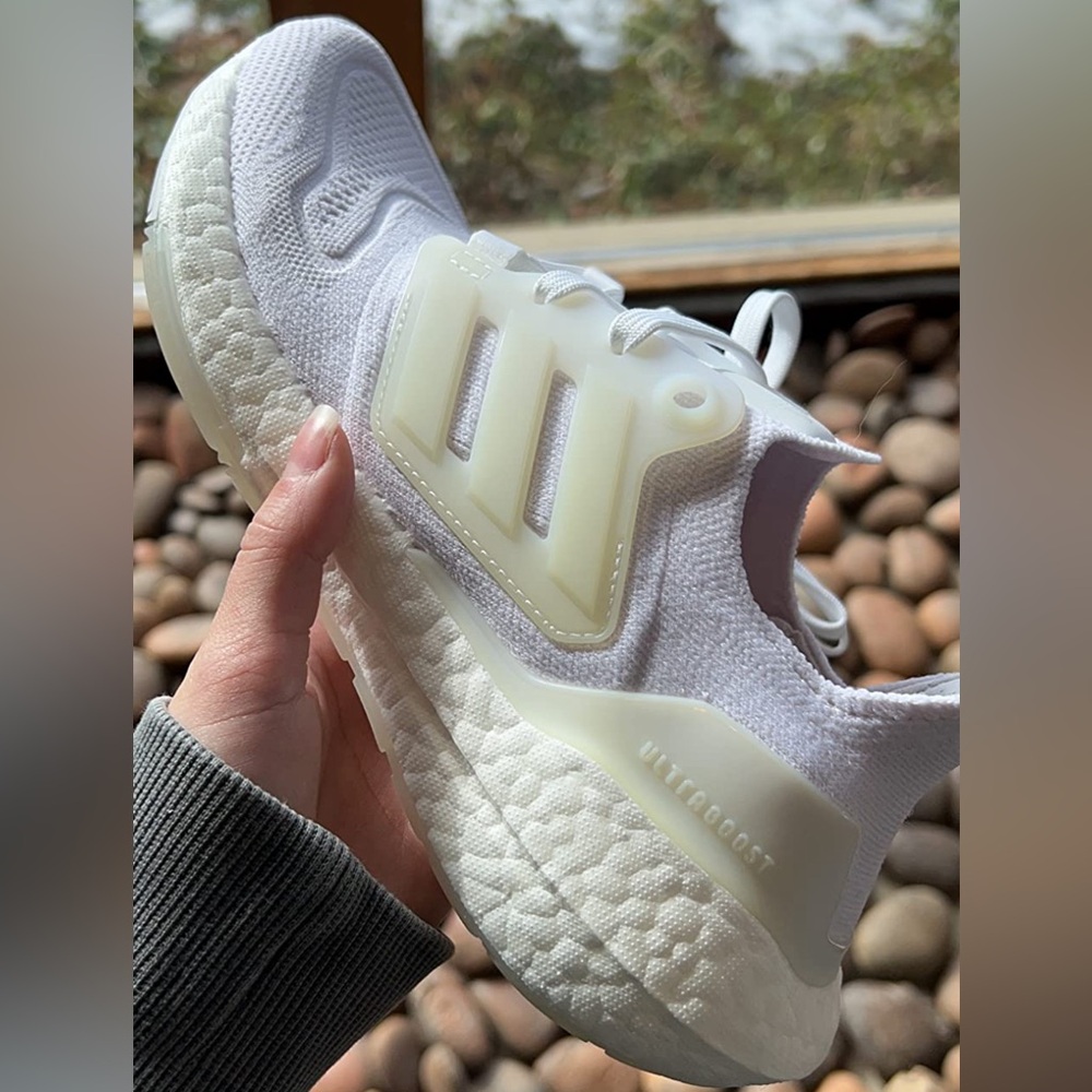 Adidas womens Ultraboost 22 W9